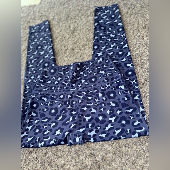 Women’s Offline by Aerie Blue Camo Print High Rise Waisted 7/8 Leggings Size M - Picture 2 of 8